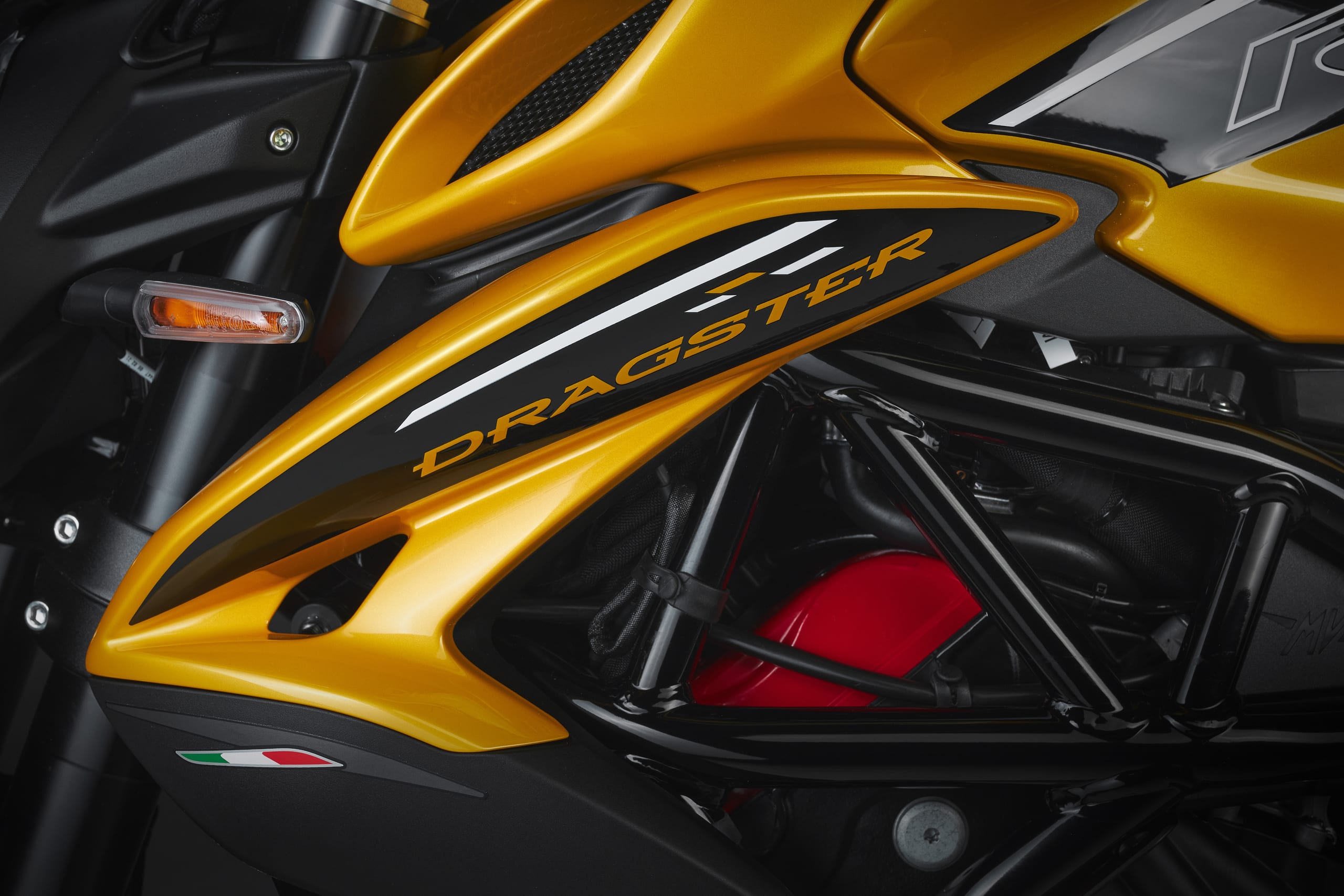 Close-up of the yellow Dragster tank and trellis frame
