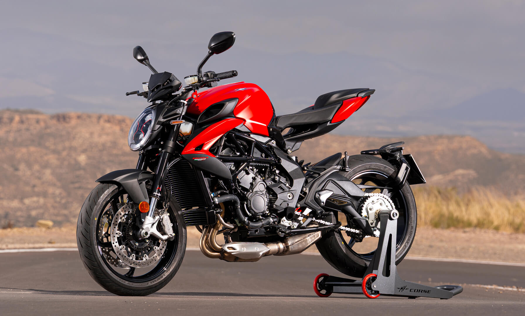 Brutale 800, official photograph 1 of 5