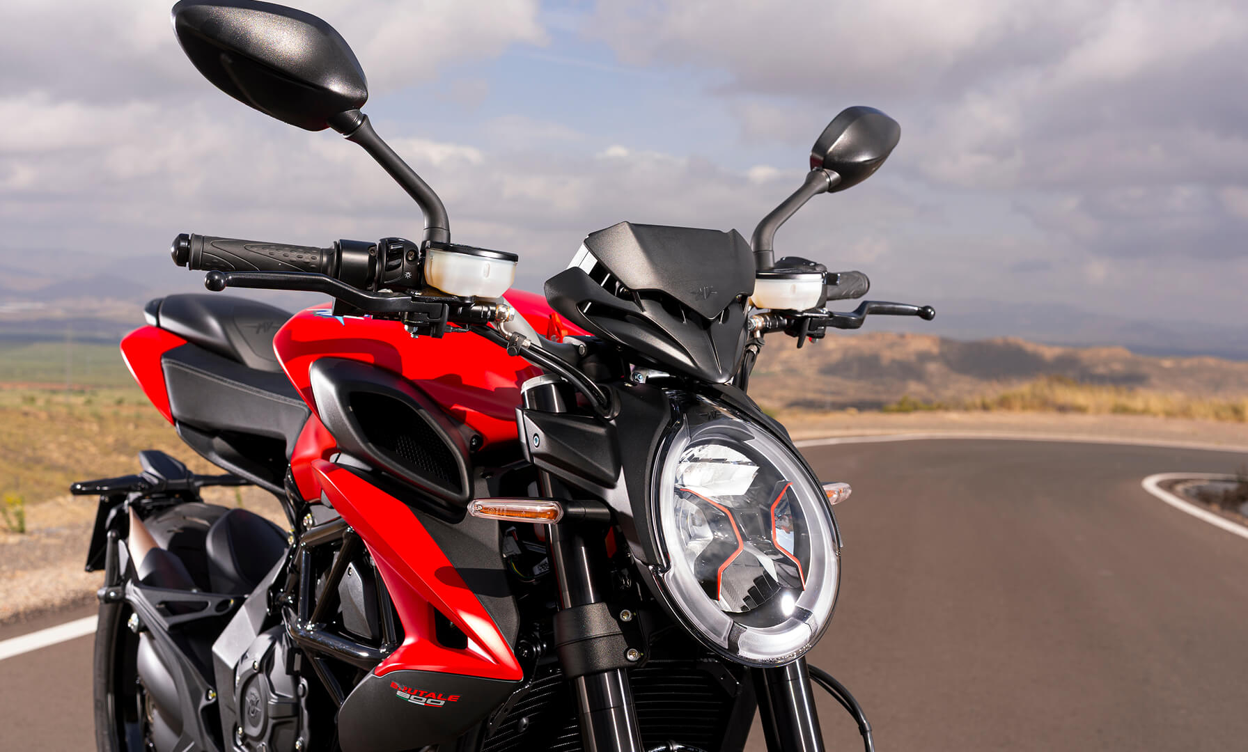 Brutale 800, official photograph 4 of 5
