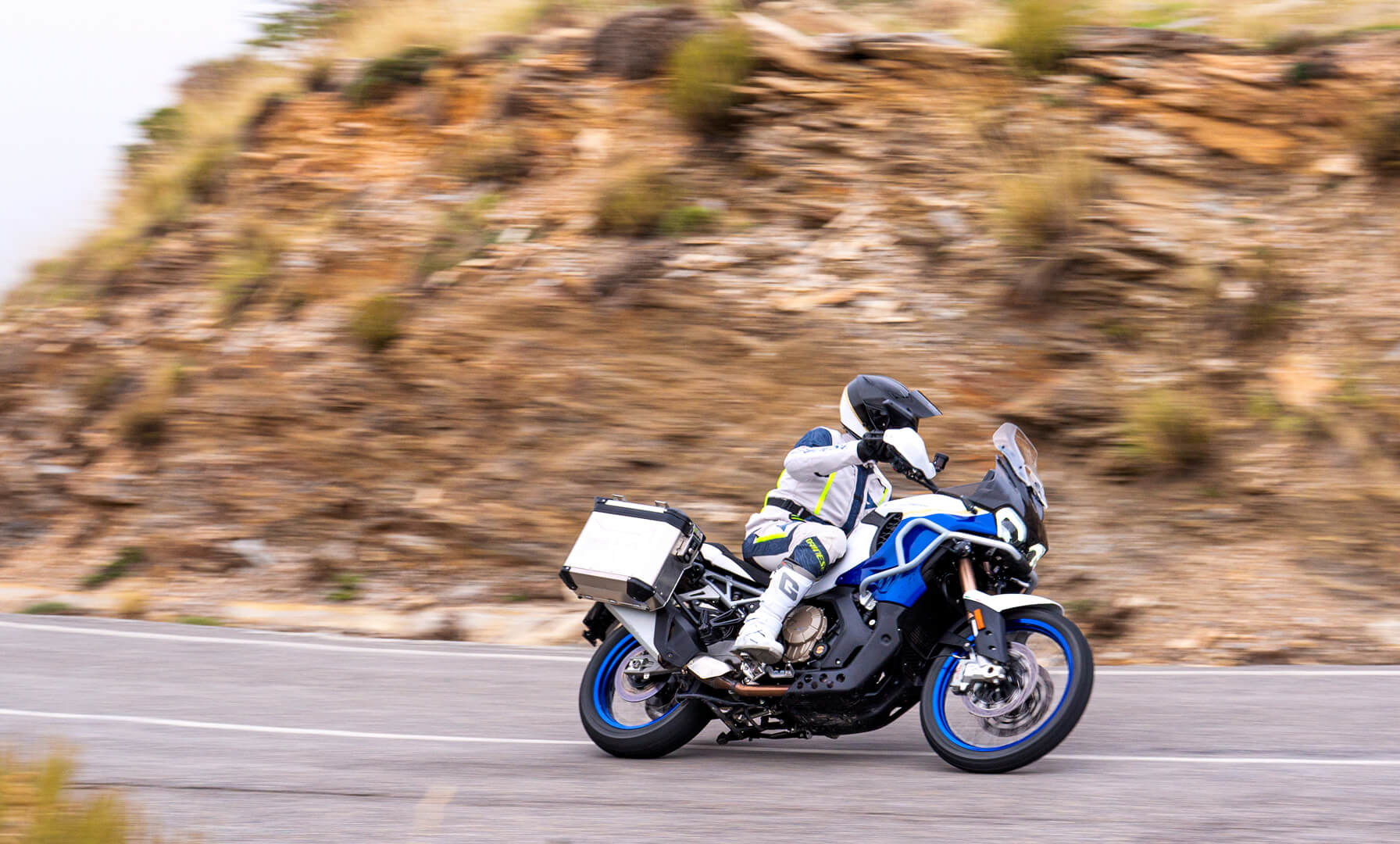 Enduro Veloce, official photograph 3 of 10