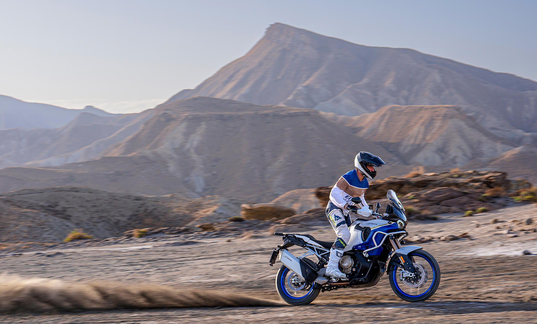 Enduro Veloce, official photograph 7 of 10