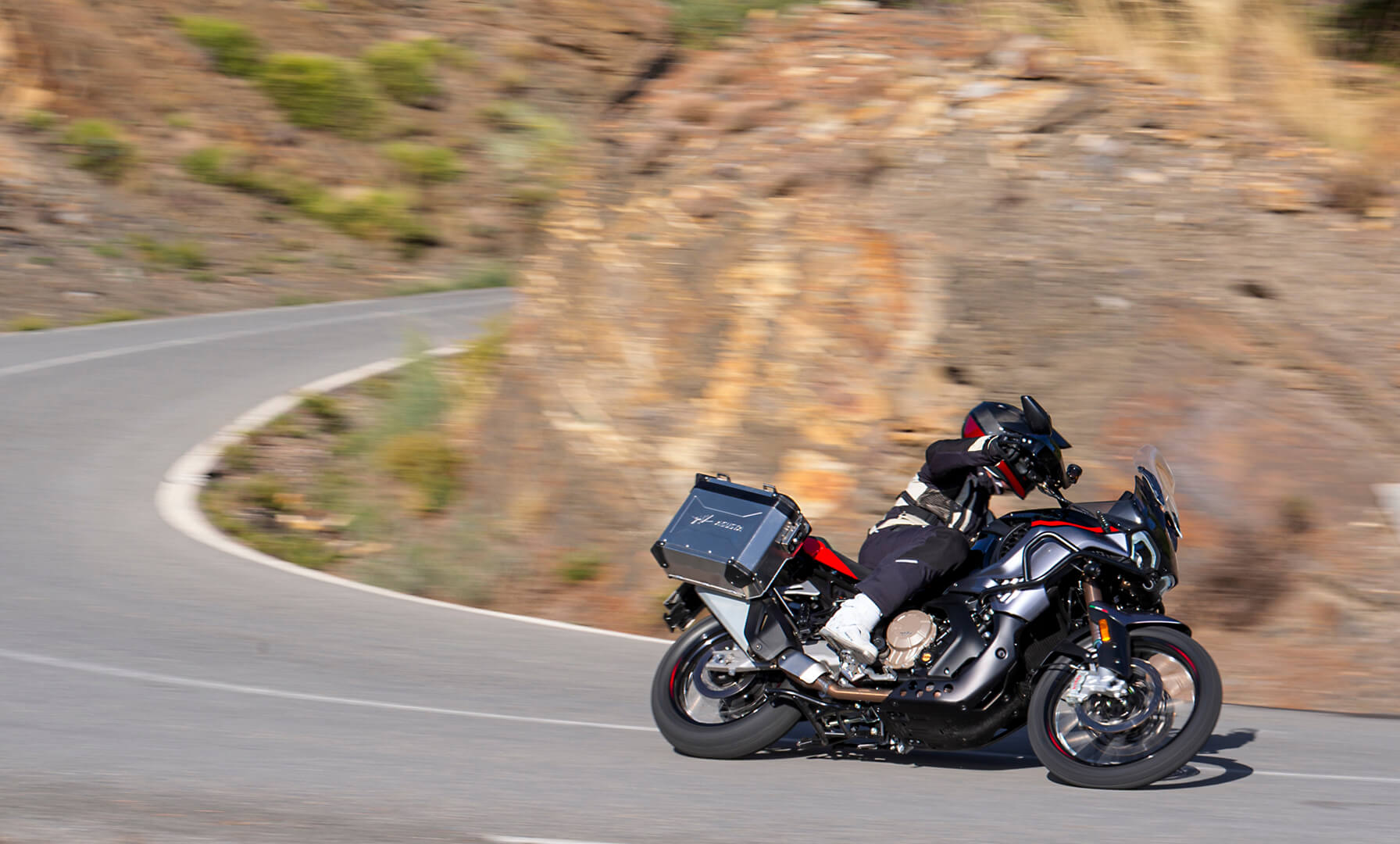 Enduro Veloce, official photograph 8 of 10