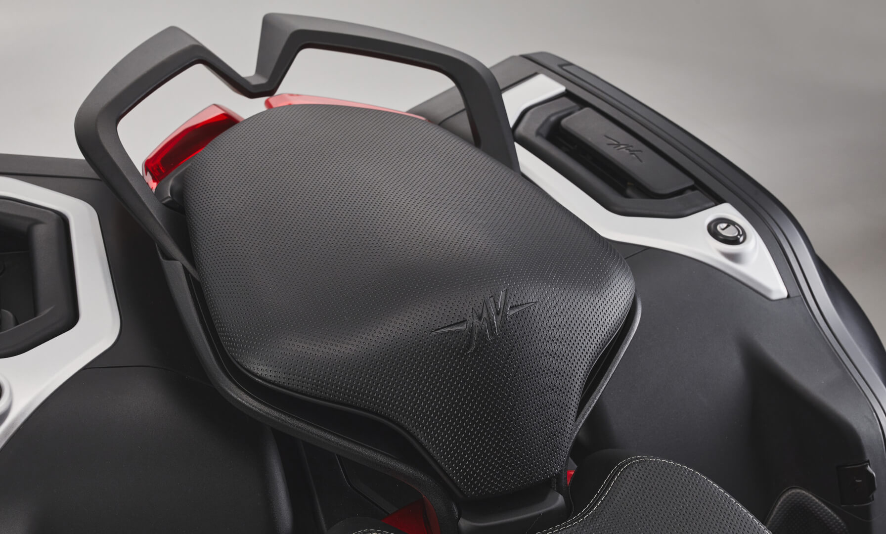 Turismo Veloce Lusso SCS, official photograph 3 of 21